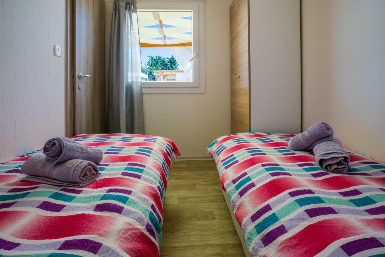 Mobile Homes Pine Tree Dobropoljana Extérieur photo